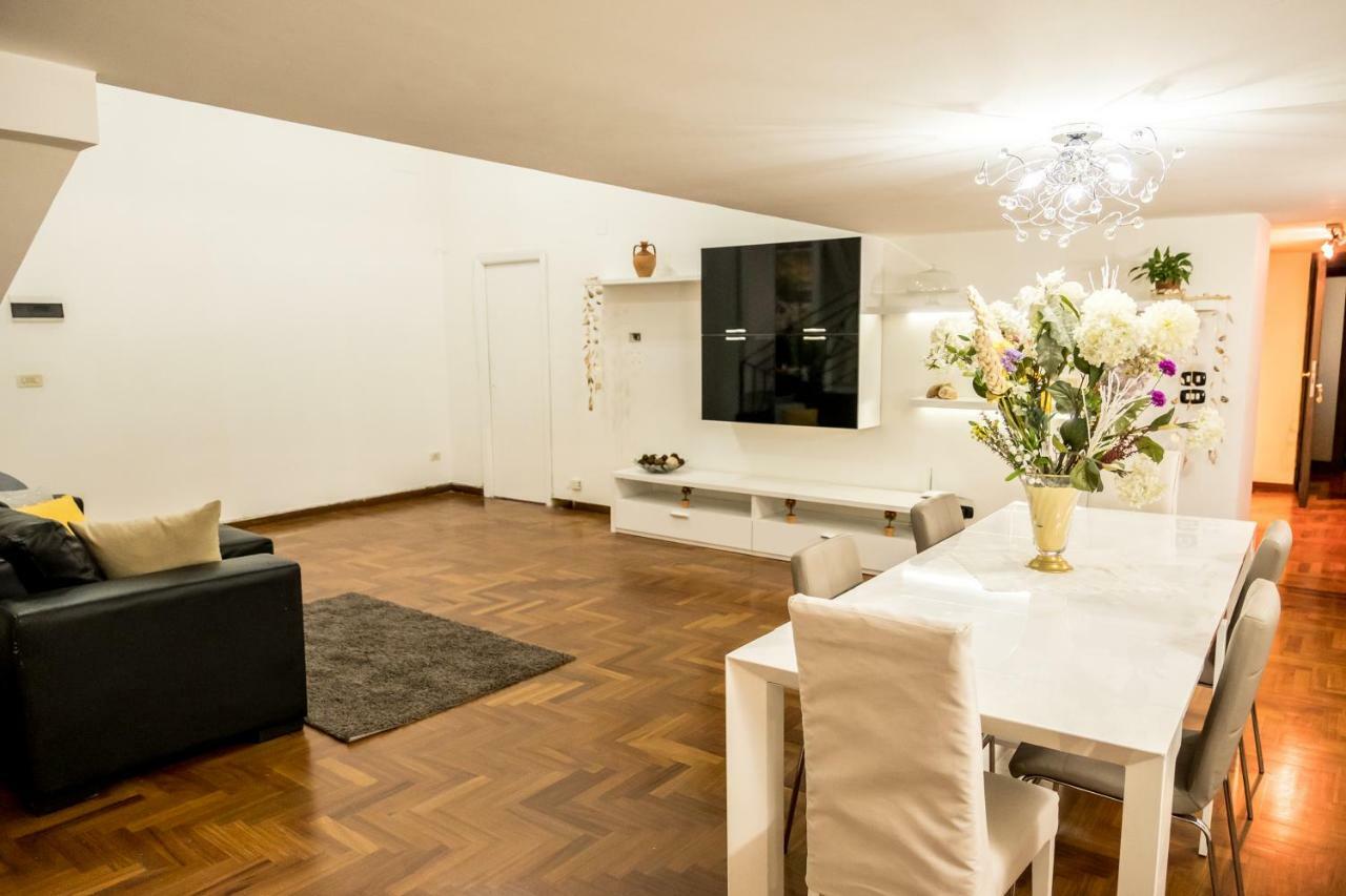 Il Salotto Di Nonna Cornelia 2 Hotell Neapel Exteriör bild