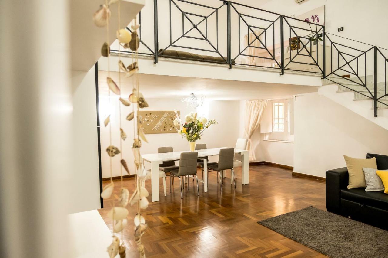 Il Salotto Di Nonna Cornelia 2 Hotell Neapel Exteriör bild