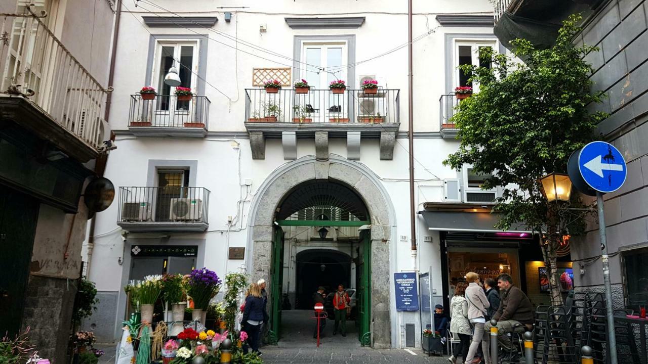 Il Salotto Di Nonna Cornelia 2 Hotell Neapel Exteriör bild