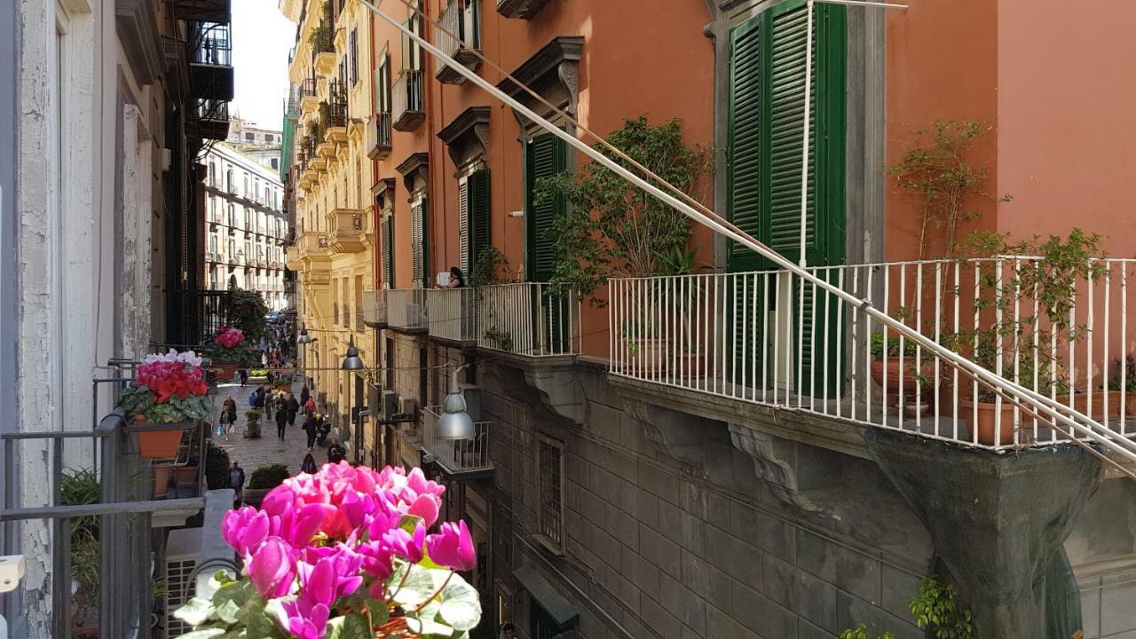 Il Salotto Di Nonna Cornelia 2 Hotell Neapel Exteriör bild