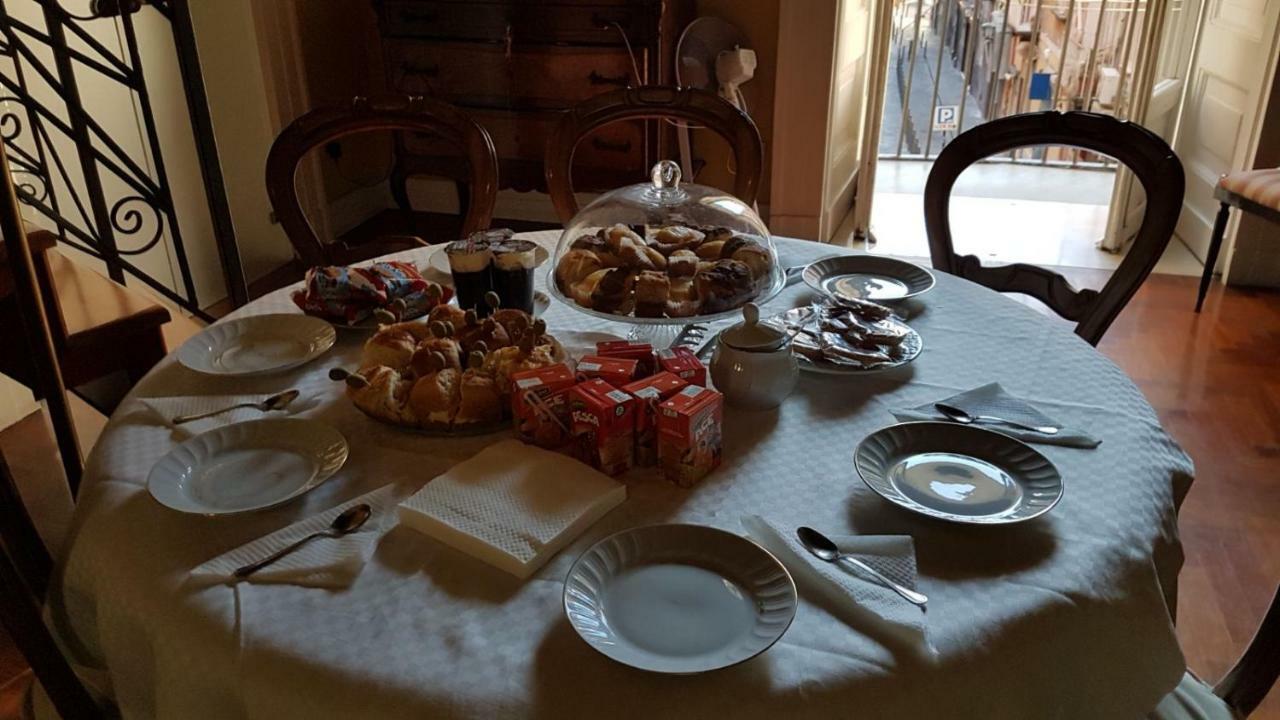 Il Salotto Di Nonna Cornelia 2 Hotell Neapel Exteriör bild